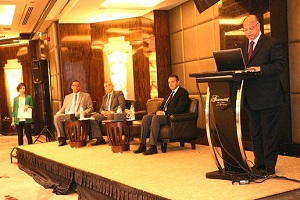 محافظ القاهرة يشارك في ورشة عمل مشروع تقديم الخدمات الالكترونية