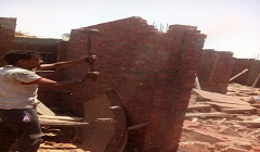 حمله لإيقاف أعمال البناء المخالف ببعض شوارع الحي