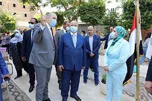 محافظ القاهرة يتفقد بدء إمتحانات الثانوية العامة بإدارة البساتين التعليمية