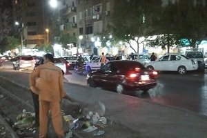 حملة لرفع المخلفات من شارع النزهة 