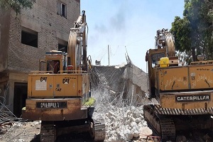 استكمال إزالة عدد من باكيات سوق التونسي القديم بحي الخليفه