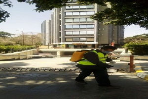 حي المعادي يقوم باستكمال اعمال التطهير والتعقيم