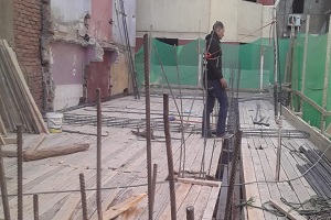 إيقاف اعمال بناء شدة خشبية بشارع عبد الحميد نجم