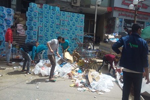 حملة مكبرة لرفع الاشغالات والمخلفات من امام المحلات بشارع الرملة