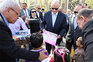 محافظ القاهرة يشارك المواطنين إحتفالهم بعيد الفطر في حديقة الطفل بمدينة نصر