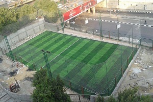 تفقد تجهيزات ملعب رياضي لشباب الأزبكية