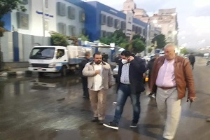 متابعة ازاله تراكمات مياه الأمطار بنطاق الحي