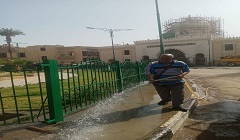    غسيل الأرصفه والبلدورات والجزر الوسطى بمحيط مسجد السيدة نفيسه   