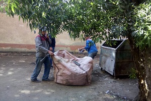 متابعة أعمال النظافة داخل وخارج المدارس بحى روض الفرج