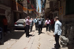 متابعة تنفيذ خطة الرصف وتطوير شوارع الحى