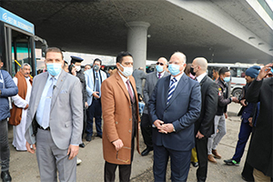 محافظ القاهرة يتفقد موقف عبد المنعم رياض لمتابعة إلتزام السائقين بعدم رفع تعريفة الركوب