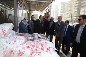 محافظ القاهرة يفتتح منفذين جديدين من منافذ "أهلاً رمضان" بالمنطقتين الشرقية والغربية