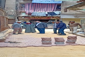 حمله لإستكمال أعمال الرصف ببعض شوارع الحي