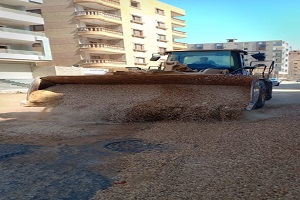 حملة نظافة مكبرة لإزالة المخلفات والتراكمات بالحي