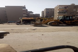 حملات لرفع تــراكمات القمــامـة وتجــريـد الأتـربة بشوارع الحي