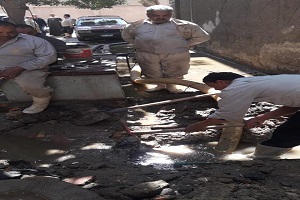 إزالة تراكمات مياه وإصلاح كسر أمام عمارة 3 مساكن رئاسة الجمهورية