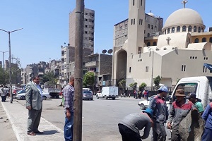 حملة لرفع مخلفات القمامة من شوارع الحي