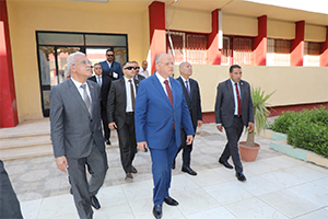 محافظ القاهرة يتفقد بدء امتحانات المواد الأساسية لطلاب الثانوية العامة