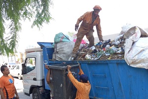 حملات لرفع كفاءة مستوى النظافة بشوارع الحي
