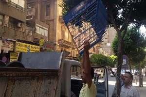 حملة لرفع الإشغالات بشوارع الحي