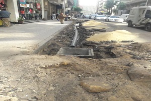 إنشاء بالوعات أمطار بشارع طلعت حرب