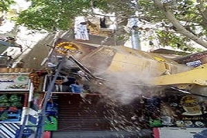 حي دار السلام يزيل الإشغالات من محيط المدارس