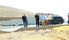 رئيس هيئة النظافة بالقاهرة يتفقد أعمال تجهيز الأرض بمحور طه حسين