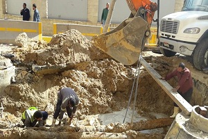 رئيس حي البساتين يقوم بالمتابعه الميدانيه في بعض شوارع الحي