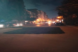 وضع طبقة اسفلتية بشارع القصر العيني