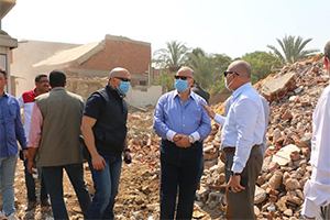 محافظ القاهرة يتفقد أعمال إزالة منطقة عزبة المطار بالهايكستب