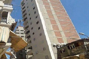 تنفيذ قرار الإزالة للعقار المائل بدار السلام