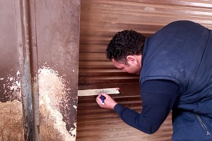 تشميع وغلق مقهى لم يلتزم بقرارات الغلق بشارع عمر بن الخطاب