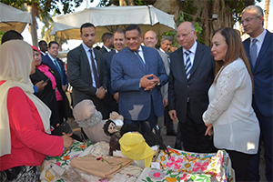 وزير التنمية المحلية ومحافظ القاهرة يفتتحان معرض الحرف اليدوية