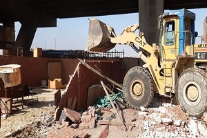 إخلاء عدد من باكيات سوق التونسي القديم بحي الخليفه