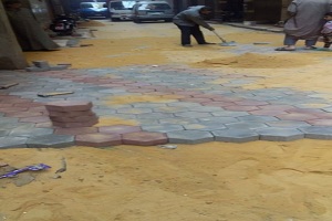 حي دارالسلام يقوم بحمله لرصف بعض شوارع الحي