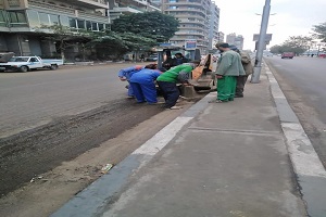 تكثيف أعمال النظافة وتجريد الأتربة ورفع القمامة