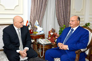 محافظ القاهرة: لن نسمح بوجود اشغالات او مخالفات بالشارع