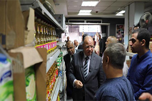  جولة مفاجئة لمحافظ القاهرة على المجمعات الإستهلاكية والأسواق 