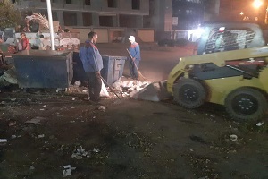 حملة نظافة لرفع مخلفات القمامة من شوارع الحي