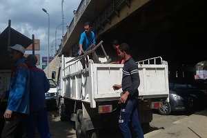 حملة لإزالة الاشغالات ومراجعة تراخيص المحلات بالحي