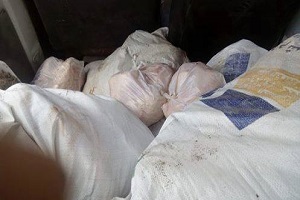 حملة أمنية لضبط لحوم فاسدة بحي حلوان