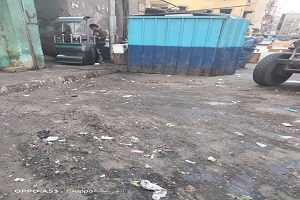 رفع مخلفات القمامة بشوارع الحي 
