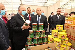 محافظ القاهرة يتفقد عدداً من منافذ ومعارض السلع الغذائية 