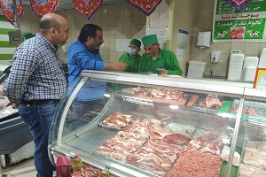 رئيس حي شبرا يقوم بمتابعة المجمعات الإستهلاكيه