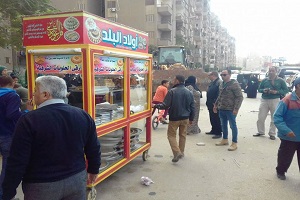 حملة مكبرة لرفع اشغالات الباعة الجائلين وإزالة مخالفات المحال التجارية