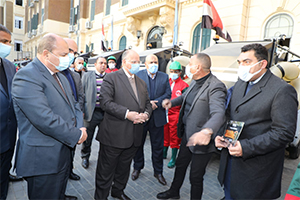 محافظ القاهرة يتفقد دخول 20 عربة لشفط المخلفات بأسلوب ميكانيكي 