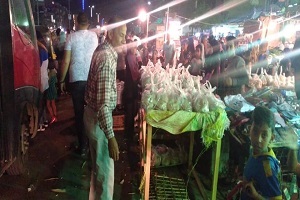 رئيس حي المقطم يقود حملة لإعادة الانضباط للشوارع العمومية