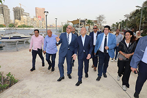 محافظ القاهرة يتفقد منطقة كورنيش النيل بالزمالك
