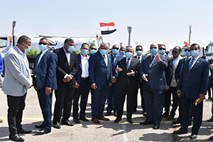 وزير التنمية المحلية ووزيرة البيئة ومحافظ القاهرة يتفقدان إستعدادات ومعدات شركات النظافة الجديدة