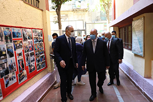 تفقد اللواء خالد عبد العال محافظ القاهرة المدارس لمتابعة سير العملية التعليمية